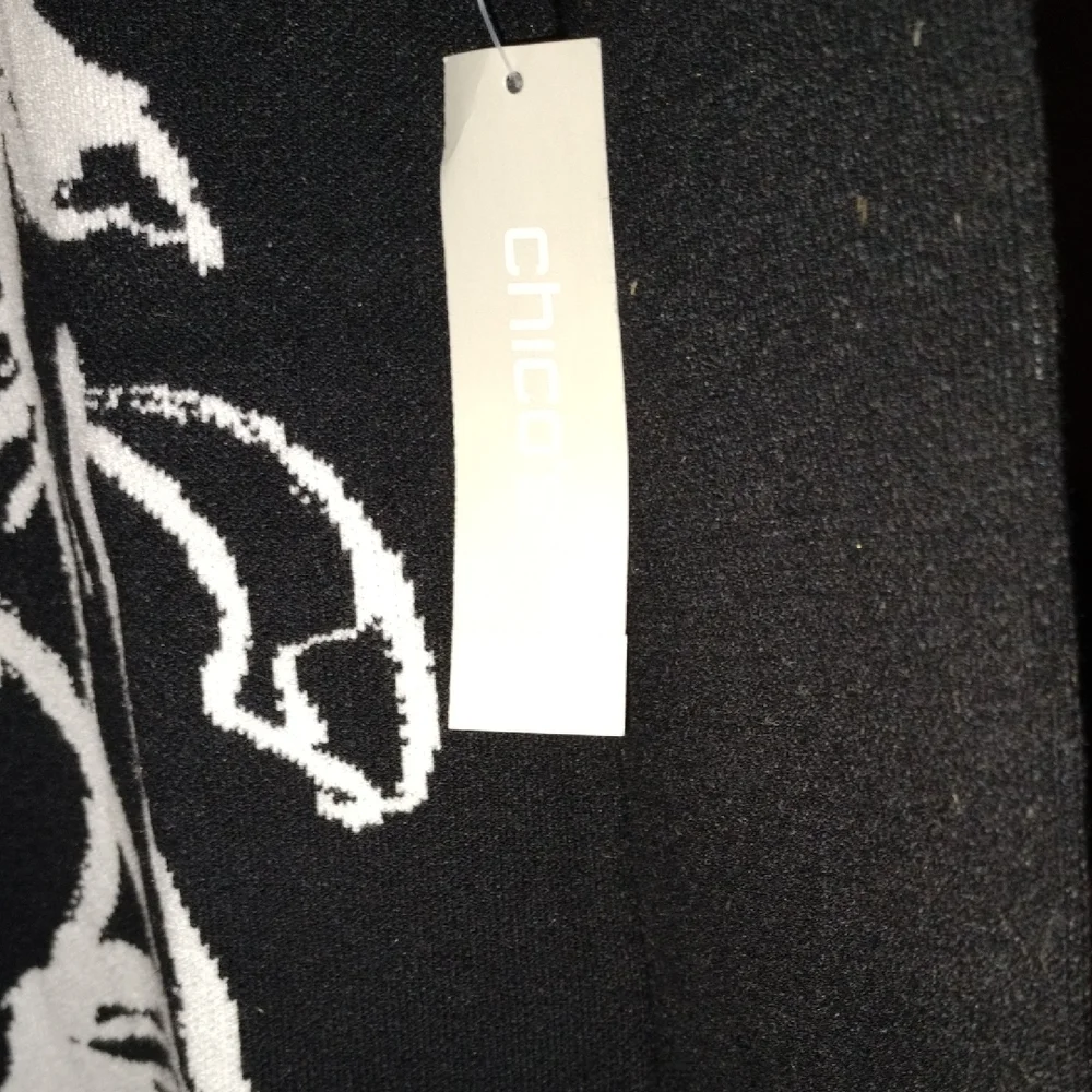 Chico's Black and White Women's Sweater NWT - Picture 2 of 4